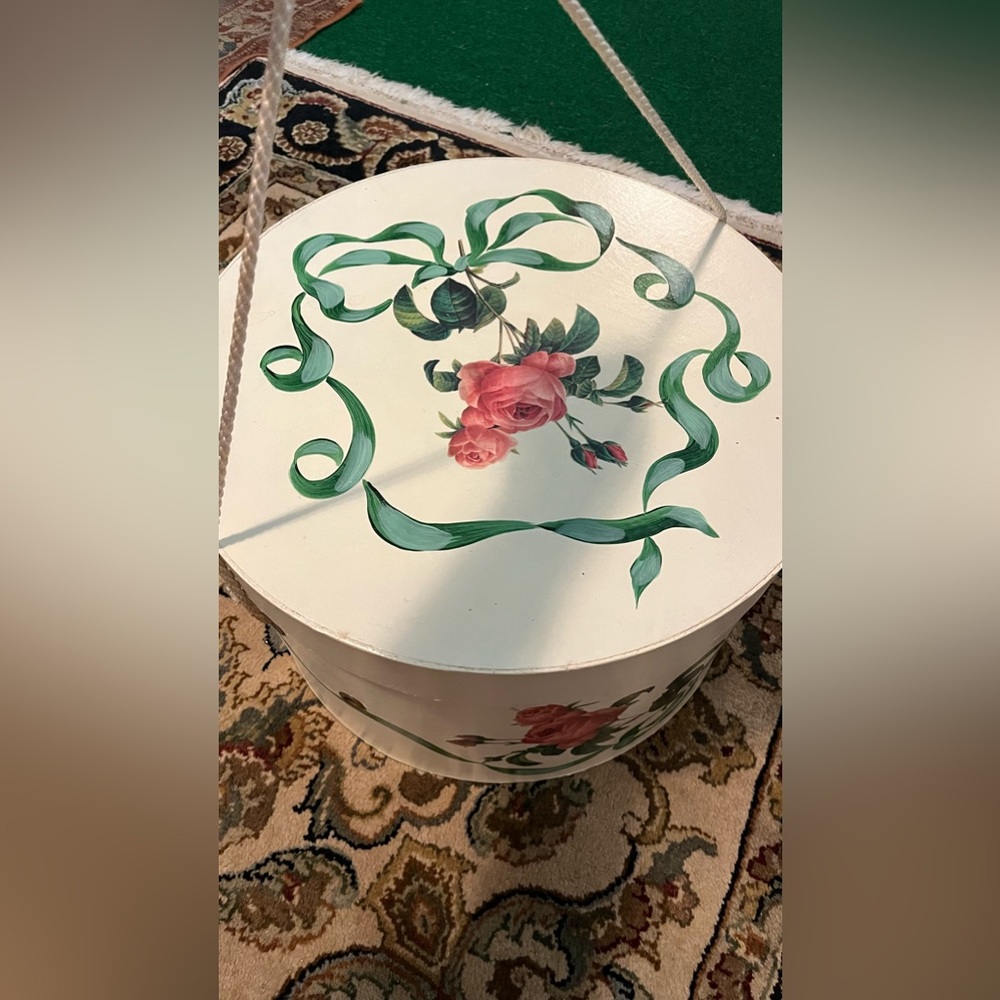 Rare vintage round hat box